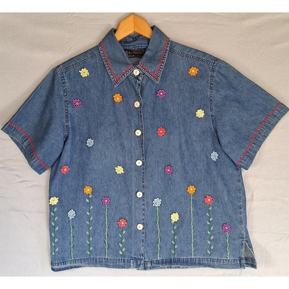 new directions Tops - New Direction Shirt Womens Medium Blue Denim Embroidered Vintage Button Up‎